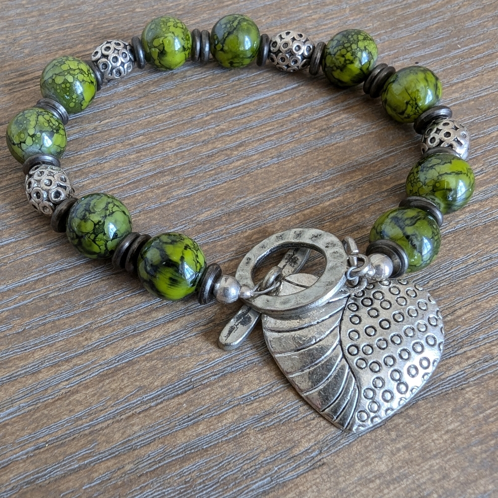 Eye-catching Green Beaded Heart Charm Bracelet